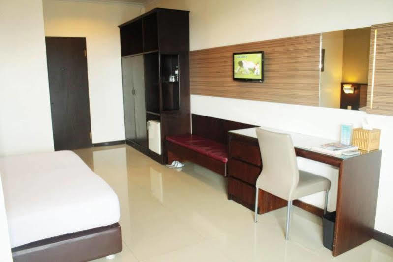 Oyo 628 Losari Metro Makassar Exteriör bild