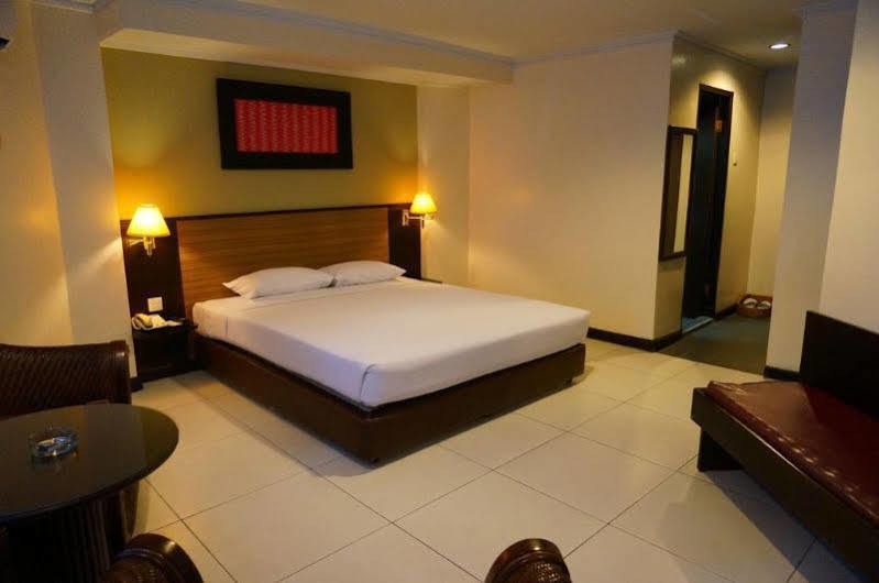 Oyo 628 Losari Metro Makassar Exteriör bild