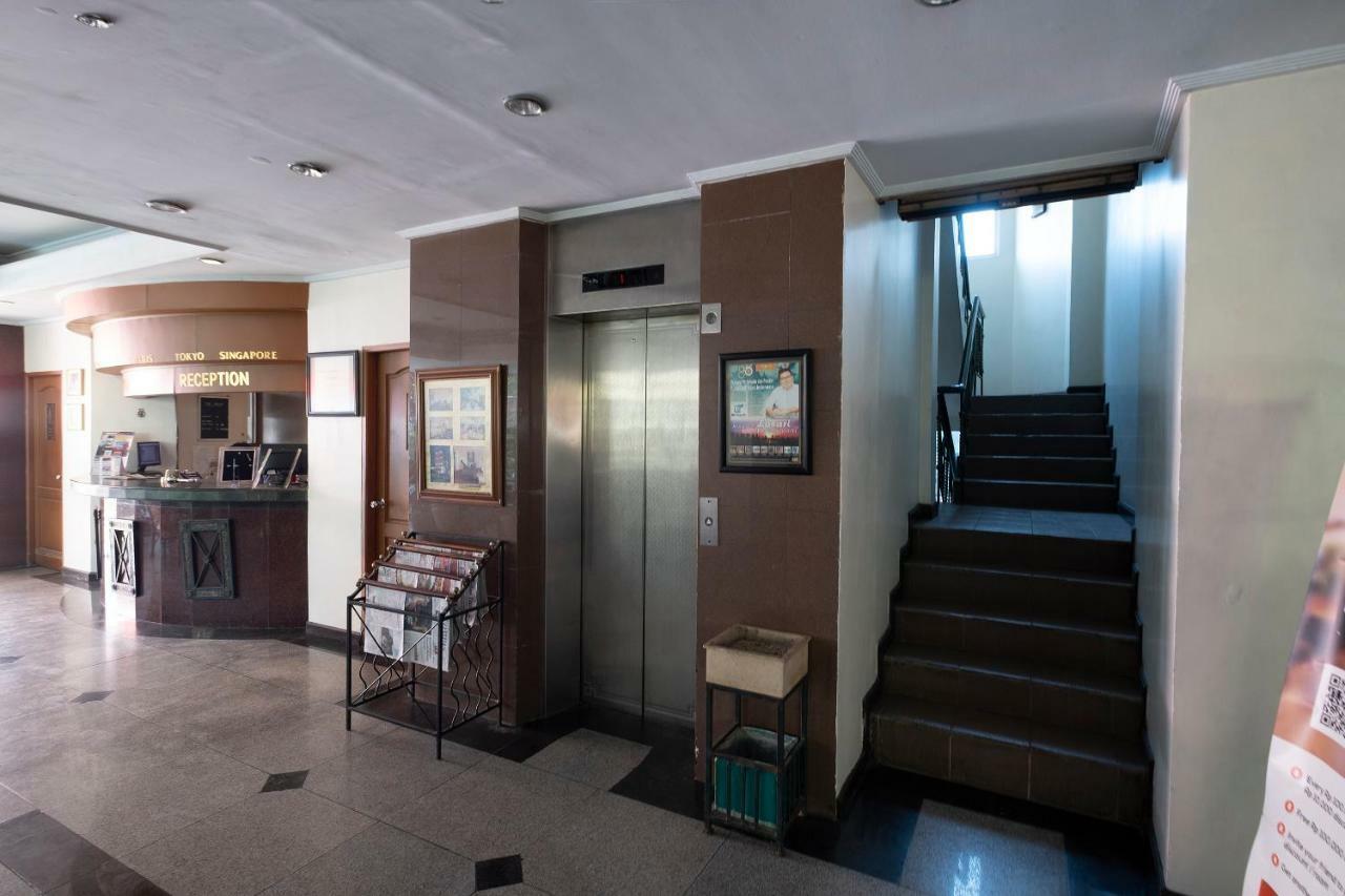 Oyo 628 Losari Metro Makassar Exteriör bild
