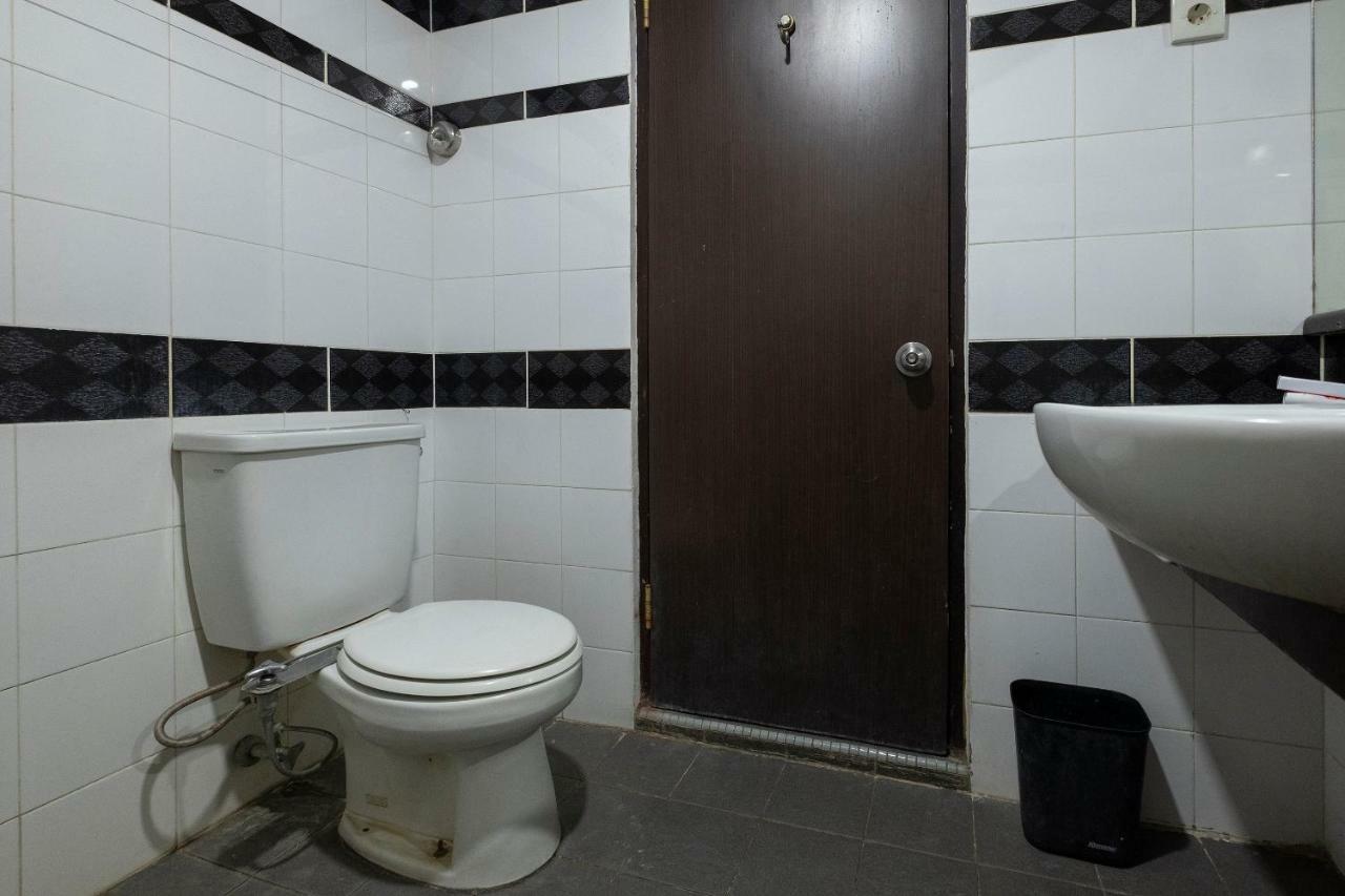 Oyo 628 Losari Metro Makassar Exteriör bild