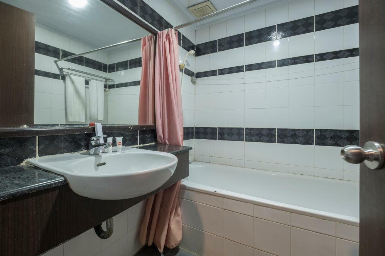 Oyo 628 Losari Metro Makassar Exteriör bild