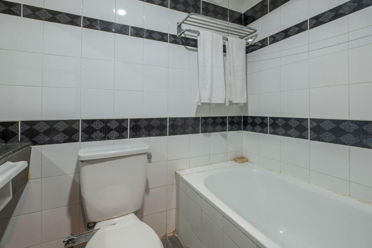 Oyo 628 Losari Metro Makassar Exteriör bild